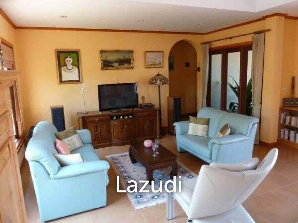 PRANBURI GREEN MOUNTAIN : Beautifully Presented 3 Bed Pool Villa with Guest Suite