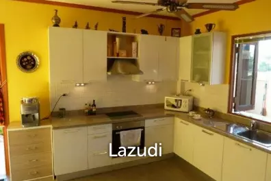 PRANBURI GREEN MOUNTAIN : Beautifully Presented 3 Bed Pool Villa with Guest Suite