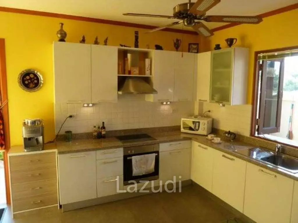 PRANBURI GREEN MOUNTAIN : Beautifully Presented 3 Bed Pool Villa with Guest Suite