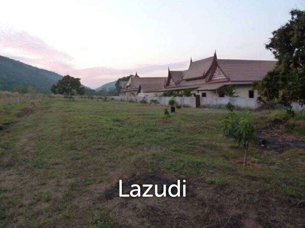 PRANBURI GREEN MOUNTAIN : Beautifully Presented 3 Bed Pool Villa with Guest Suite