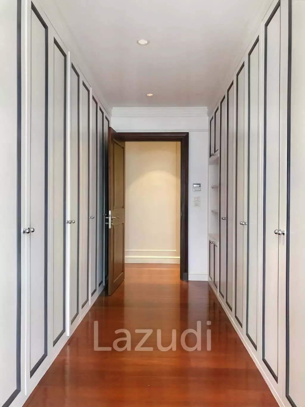4 Bed 6 Bath  700 SQ.M. Las Colinas
