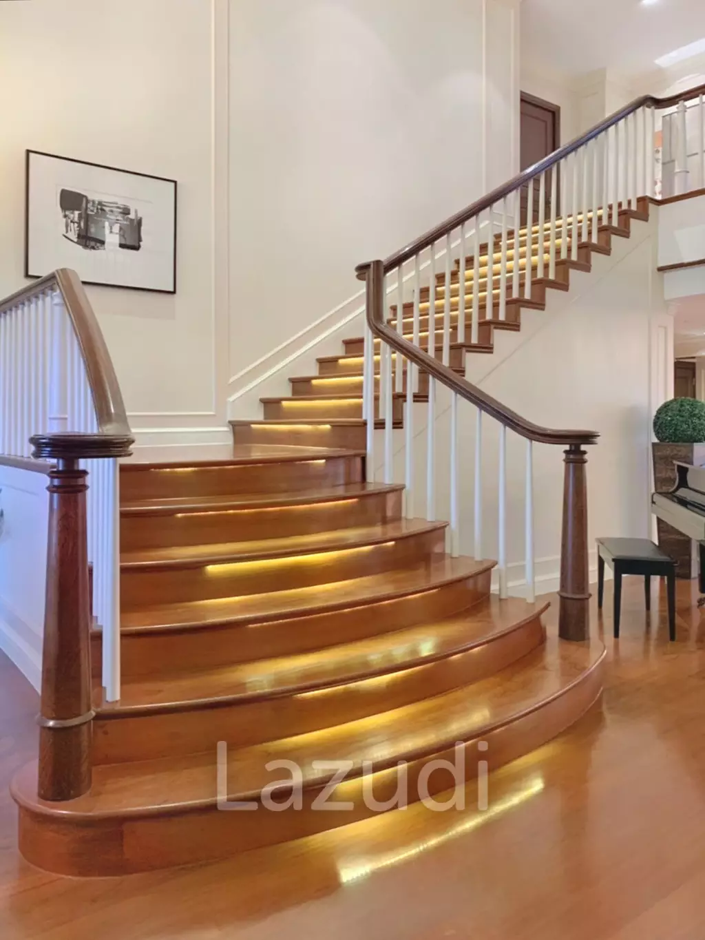 4 Bed 6 Bath  700 SQ.M. Las Colinas