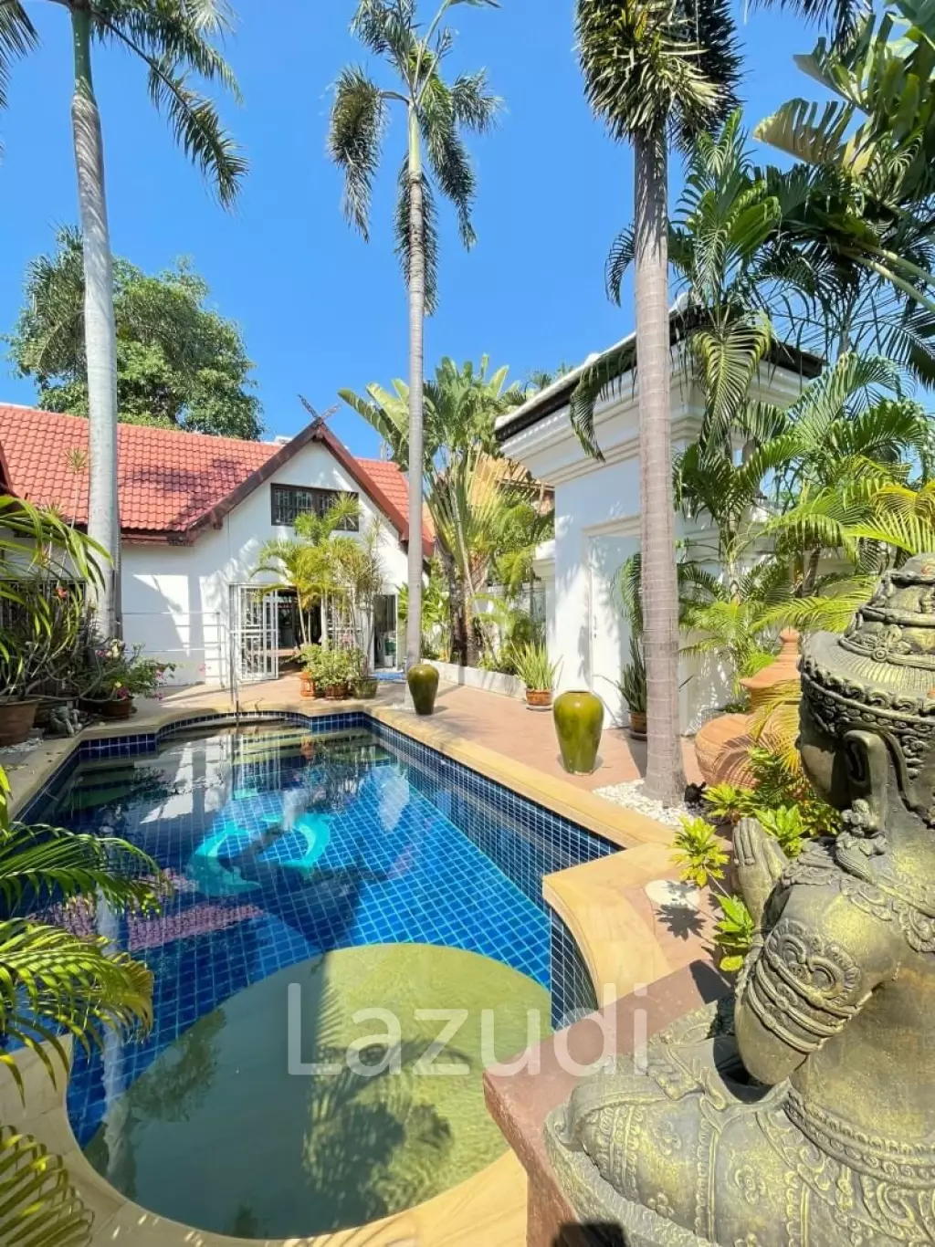3 Bedrooms 3 Bathrooms Jomtien Palace 720 sqm