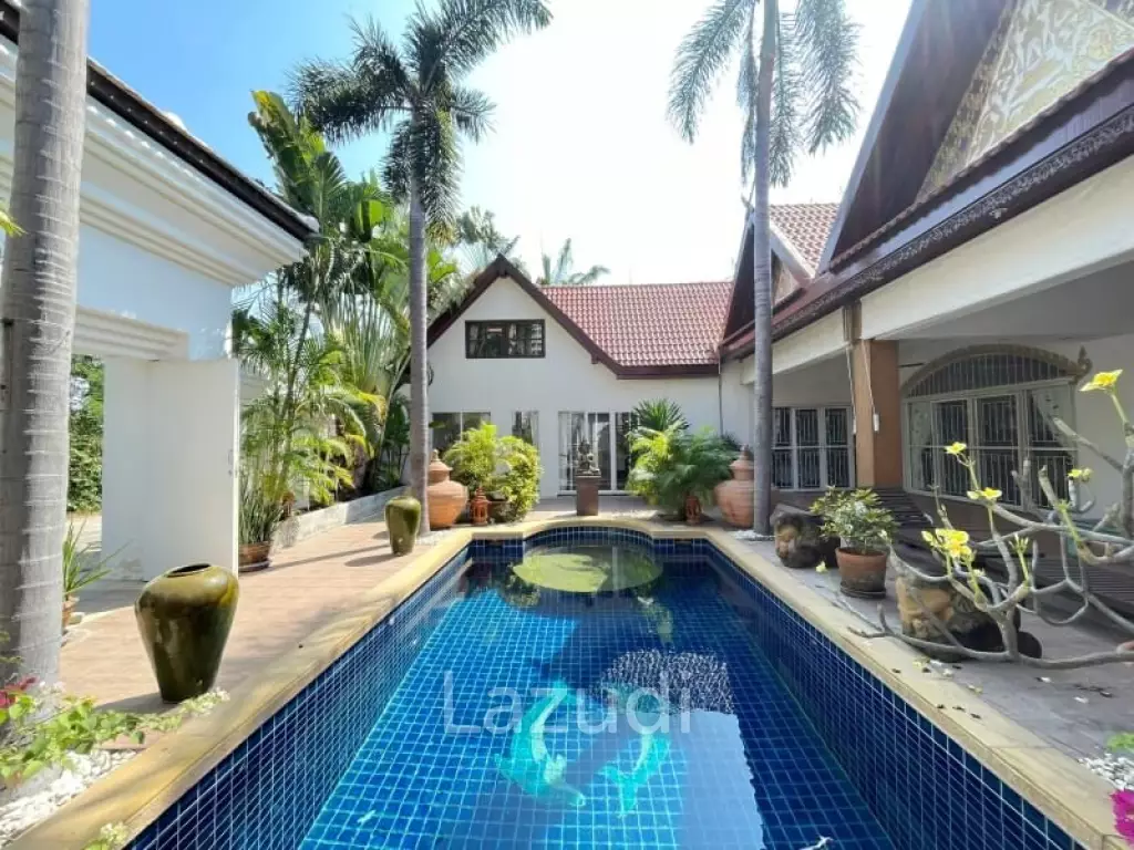 3 Bedrooms 3 Bathrooms Jomtien Palace 720 sqm