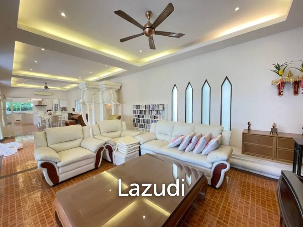 3 Bedrooms 3 Bathrooms Jomtien Palace 720 sqm