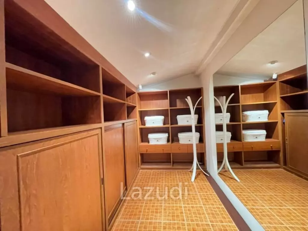 3 Bedrooms 3 Bathrooms Jomtien Palace 720 sqm