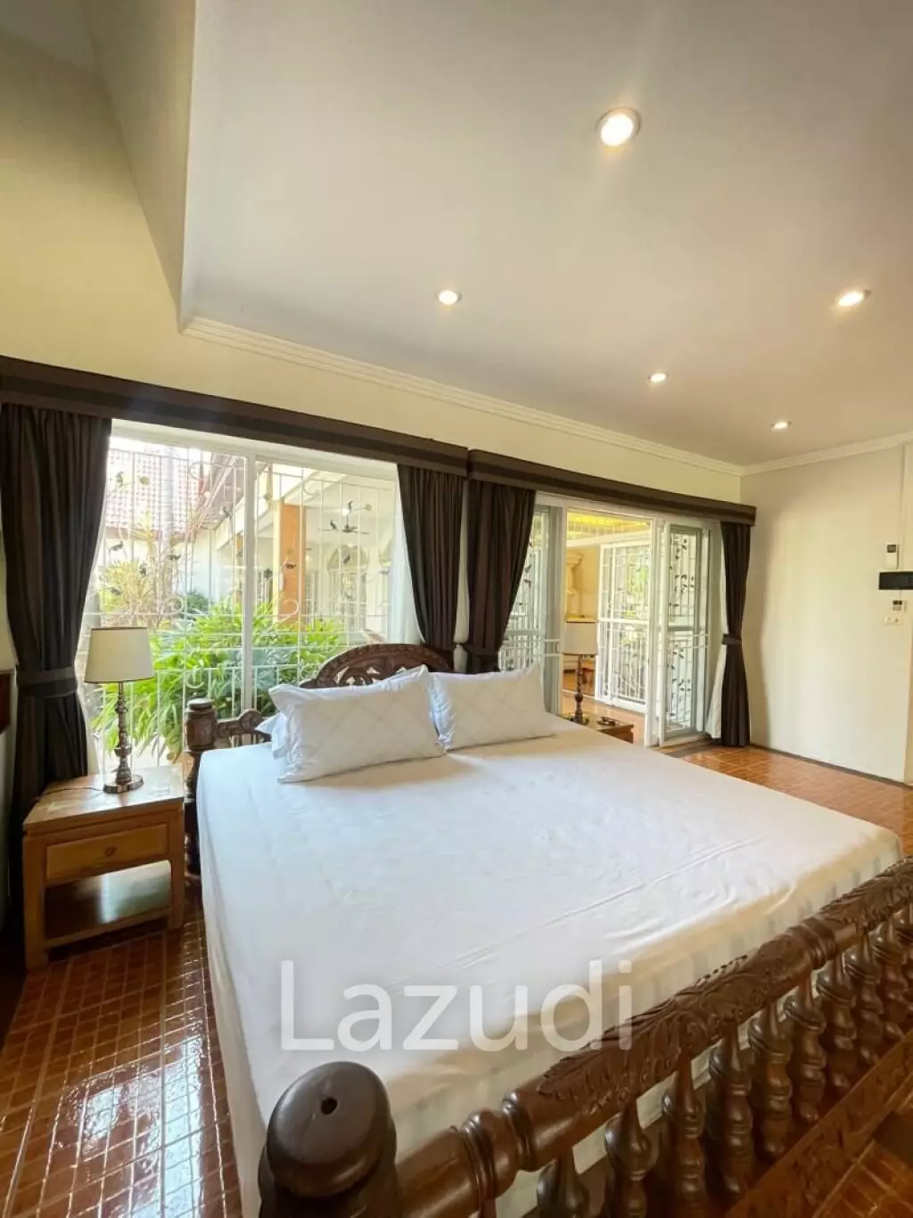 3 Bedrooms 3 Bathrooms Jomtien Palace 720 sqm