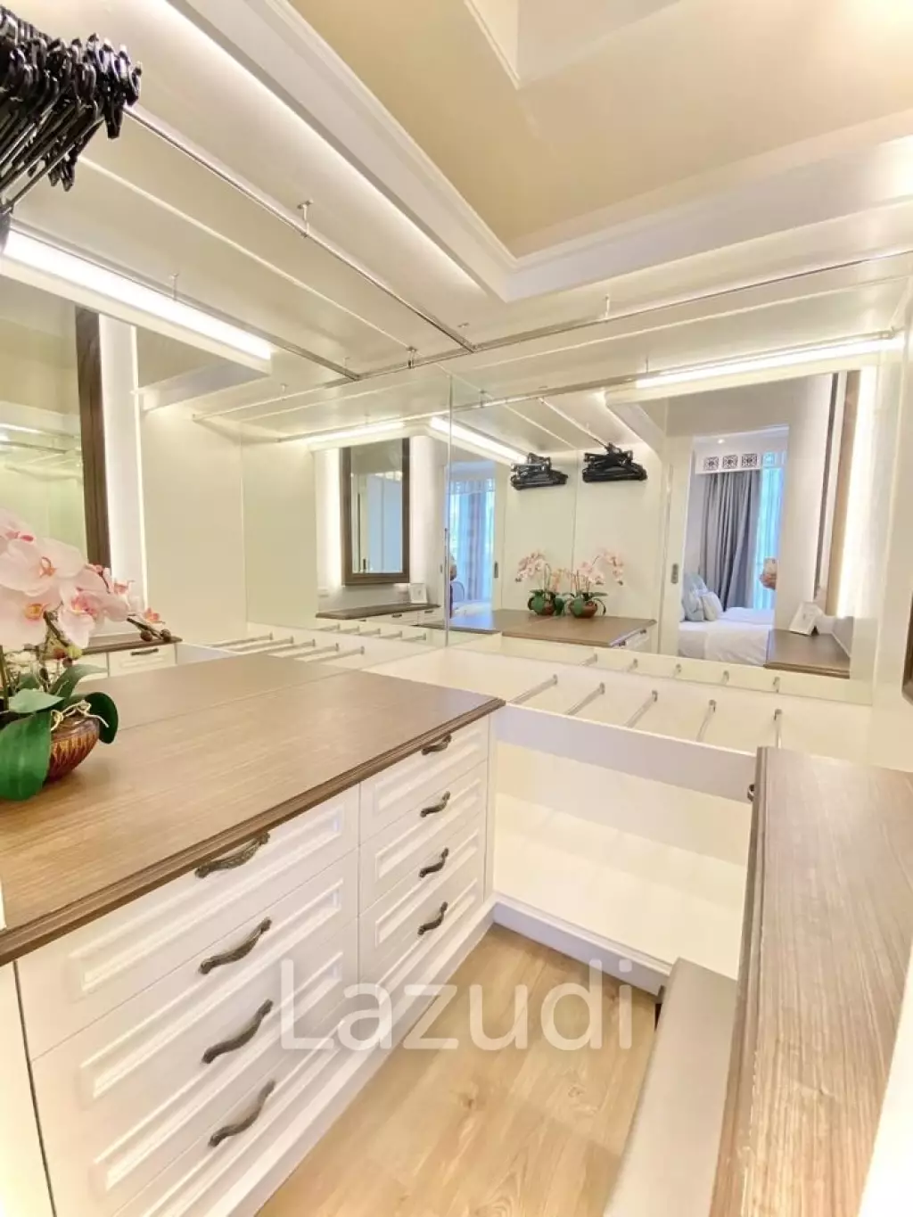 2 Bed 2 Bath 96 SQ.M Park Origin Phromphong