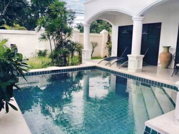 3 Bedrooms 3 Bathrooms 240 sqm Bechside Najomtien