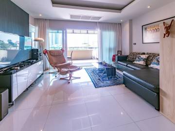 2 Bedroom Condo for sale at Pratamnak
