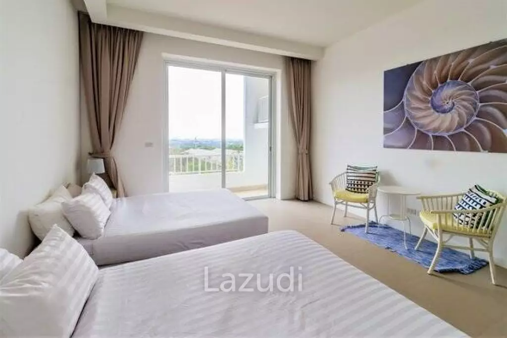 CLIFF + CLOUDS : 3 Bed Mountain View Condo