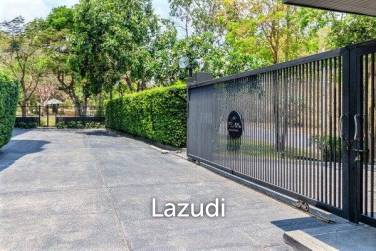 CLIFF + CLOUDS : 3 Bed Mountain View Condo