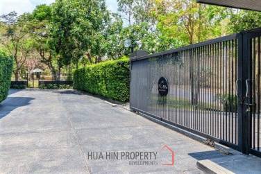 CLIFF + CLOUDS : 3 Bed Mountain View Condo