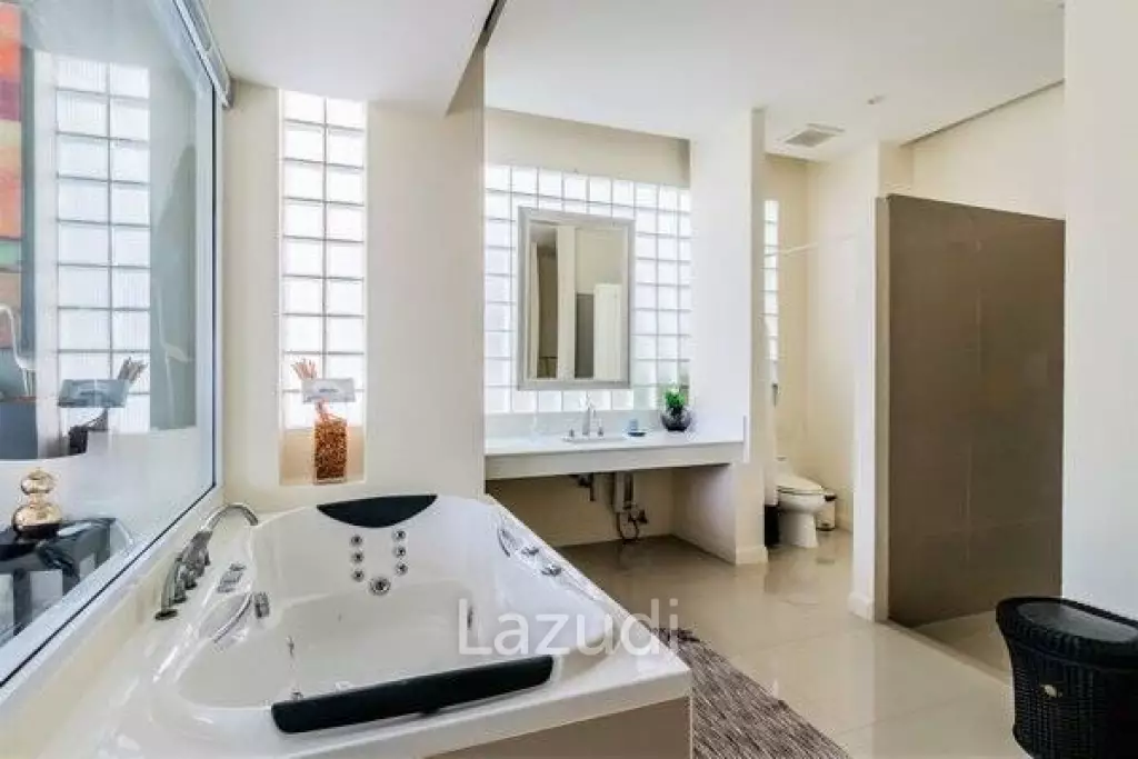 CLIFF + CLOUDS : 3 Bed Mountain View Condo