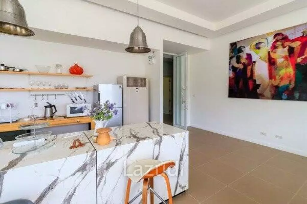 CLIFF + CLOUDS : 3 Bed Mountain View Condo