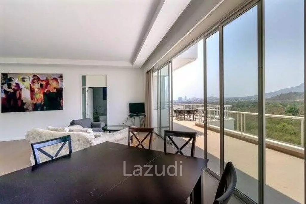 CLIFF + CLOUDS : 3 Bed Mountain View Condo