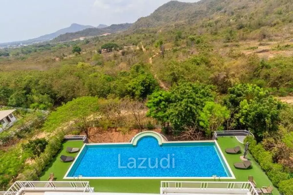 CLIFF + CLOUDS : 3 Bed Mountain View Condo