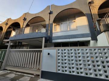 2 Bed 1 Bath 96 SQ.M Townhouse in Eakkamai