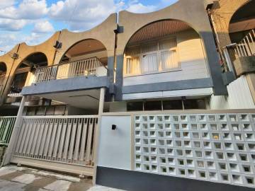 2 Bed 1 Bath 96 SQ.M Townhouse in Ekkamai