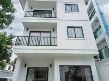 3 Bed 4 Bath 200 SQ.M 3-storey home office