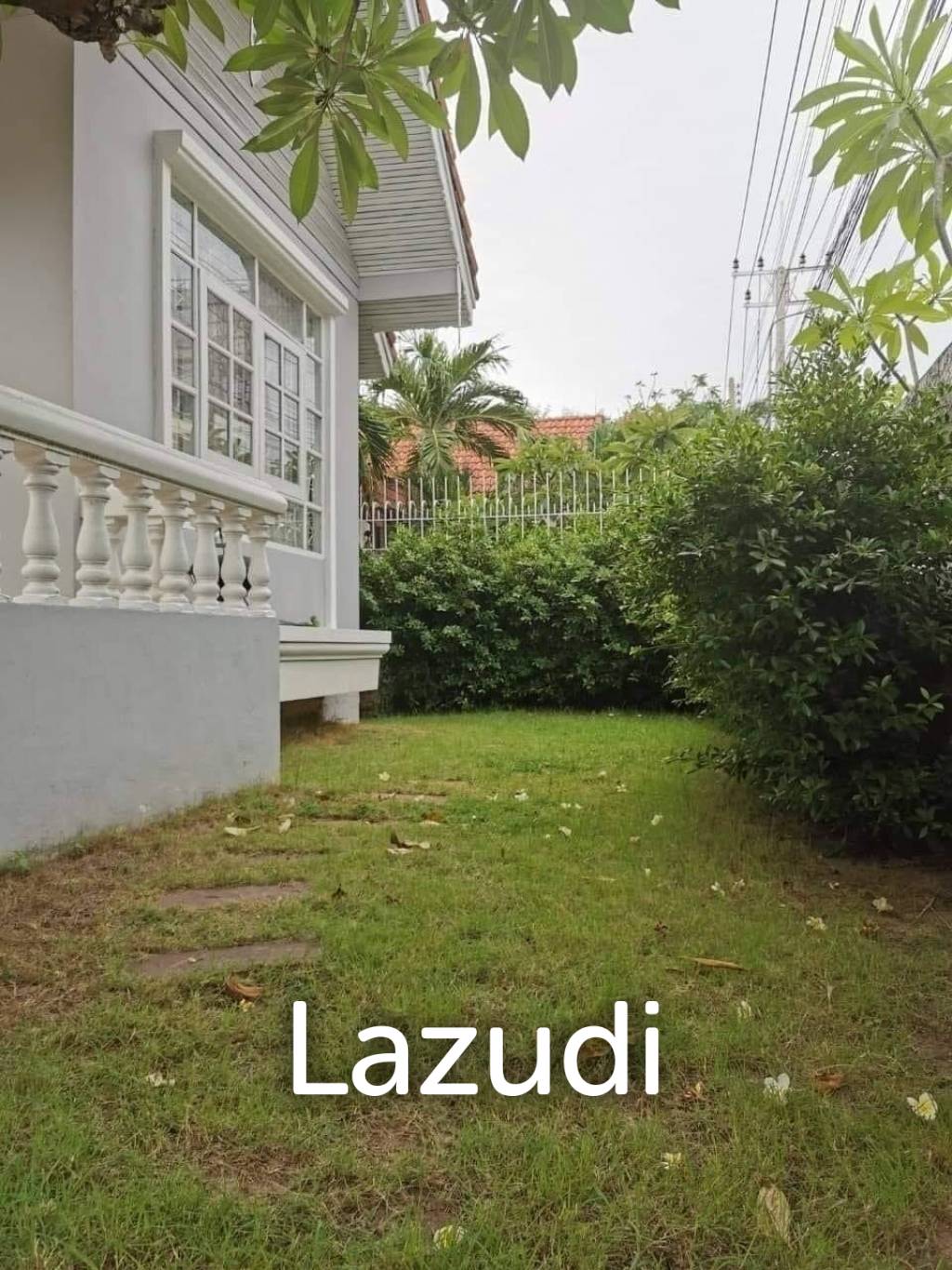 3 Bedrooms 3 Bathrooms 240 sqm 300 meter from the beach