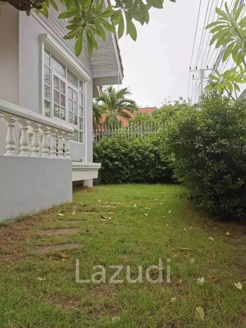3 Bedrooms 3 Bathrooms 240 sqm 300 meter from the beach
