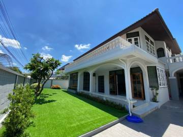 4 Bed 400 SQ.M House For Rent Soi Sukhumvit 70/3