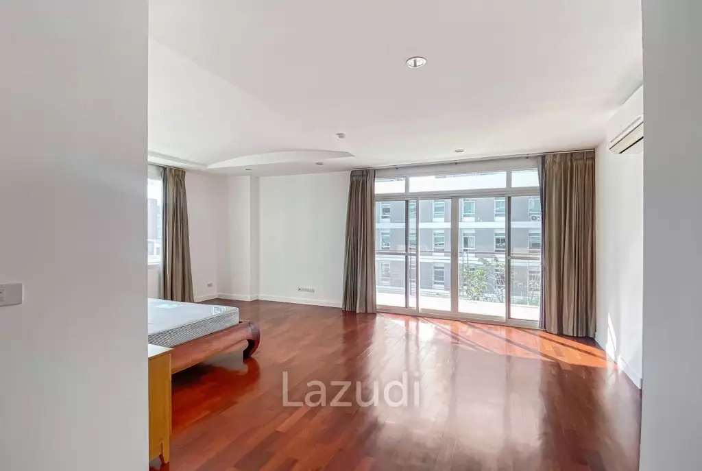 4 Bed 4 Bath 350 SQ.M The Verandah Sukhumvit