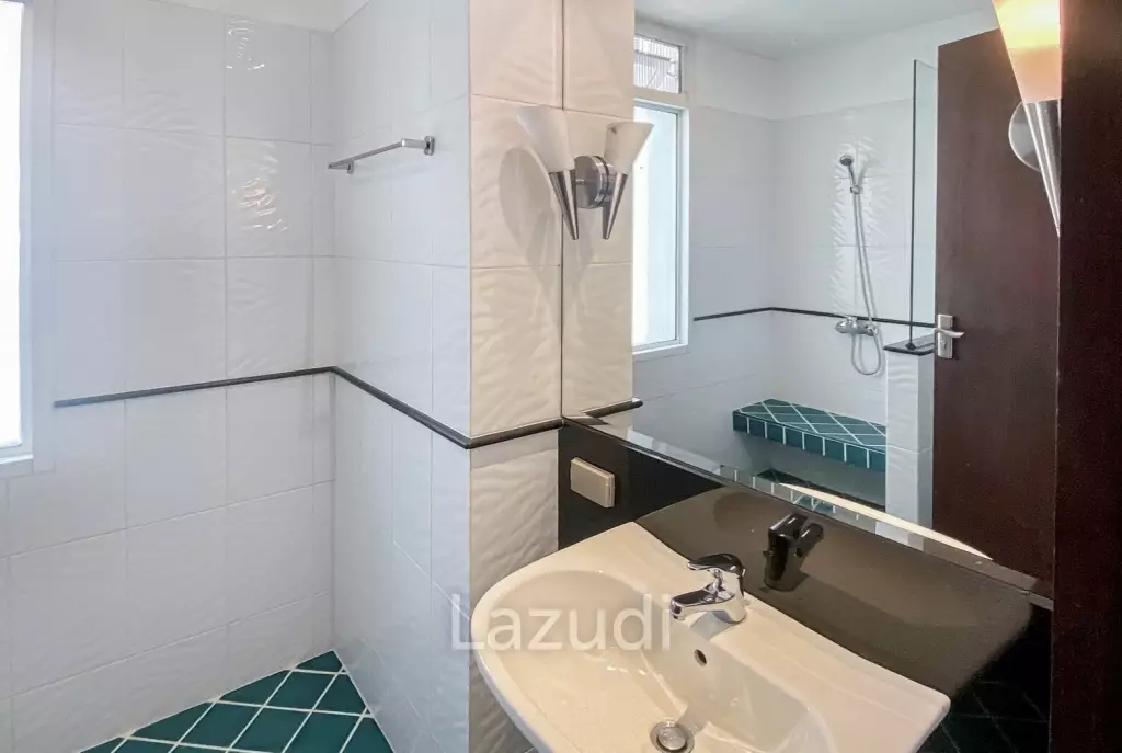 4 Bed 4 Bath 350 SQ.M The Verandah Sukhumvit