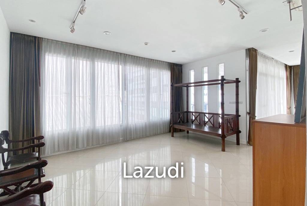 4 Bed 4 Bath 350 SQ.M The Verandah Sukhumvit