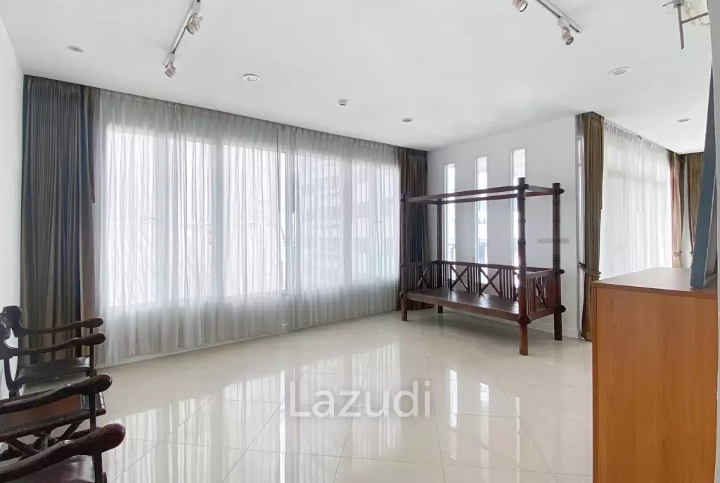 4 Bed 4 Bath 350 SQ.M The Verandah Sukhumvit