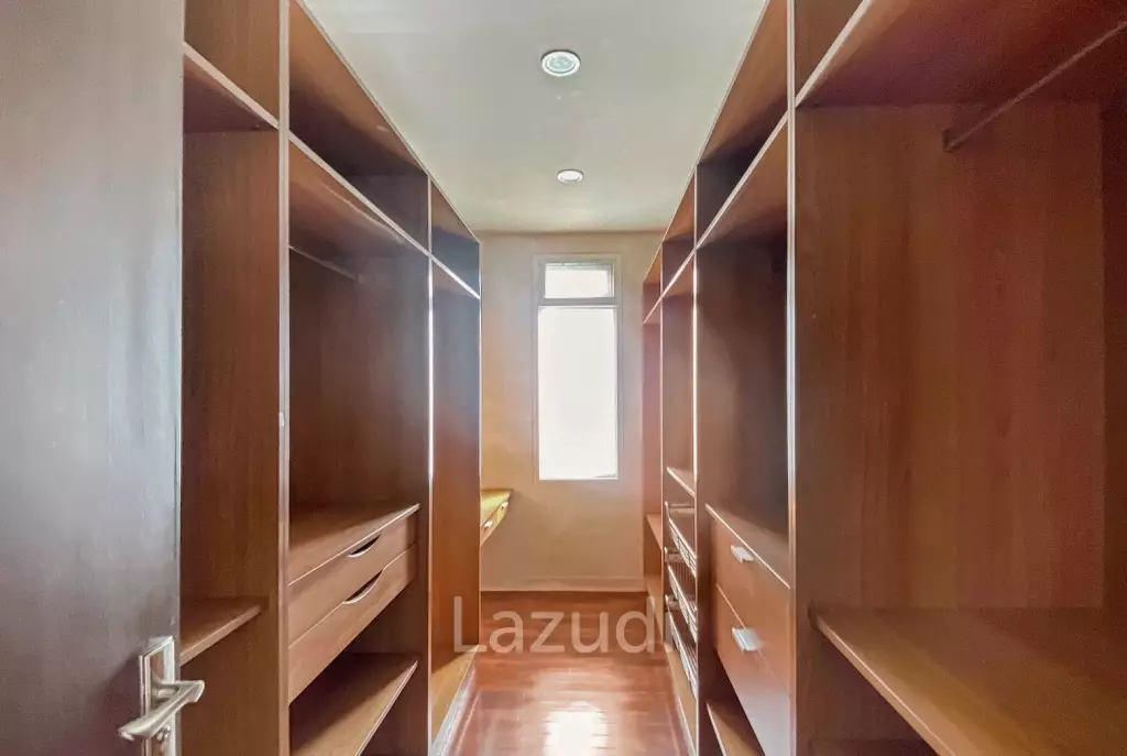 4 Bed 4 Bath 350 SQ.M The Verandah Sukhumvit