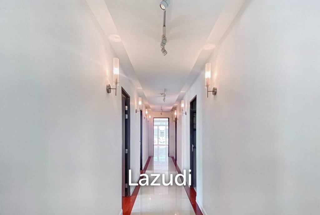 4 Bed 4 Bath 350 SQ.M The Verandah Sukhumvit