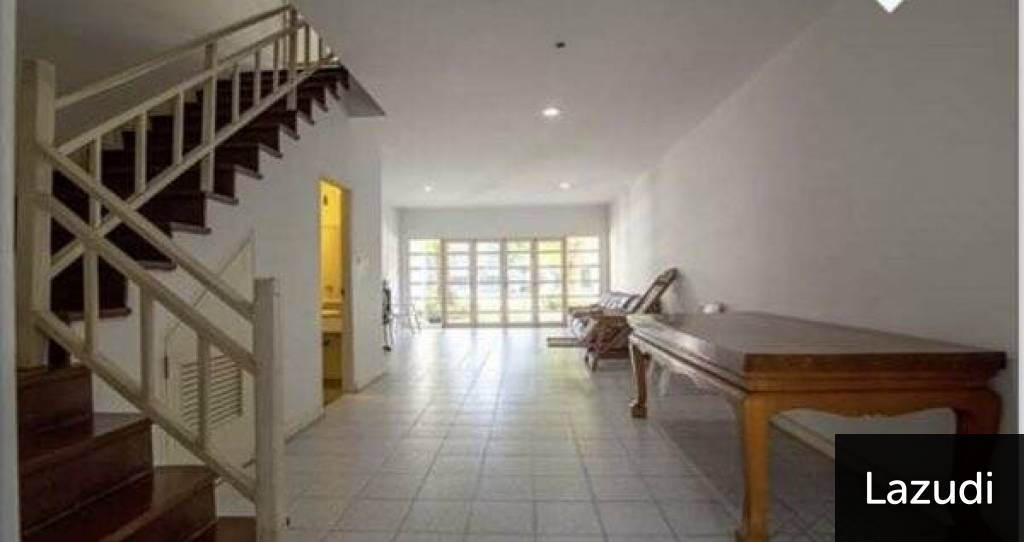 BAAN SAN SUAN: 3 Bed Large Colonial Style Townhouse on Corner Plot 200 meters from the Beachbach