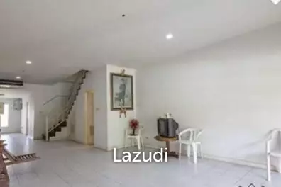 BAAN SAN SUAN: 3 Bed Large Colonial Style Townhouse on Corner Plot 200 meters from the Beachbach