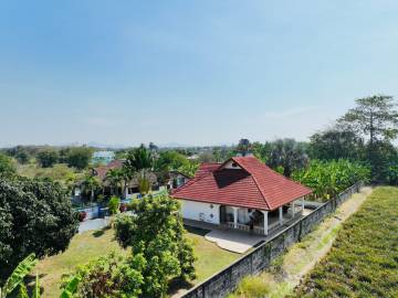 GREAT VALUE RESALE HOUSE : 4 bed small community