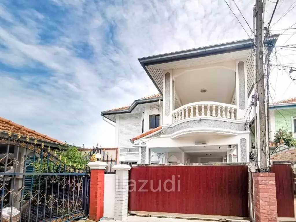 5 Bedrooms 4 Bathrooms 218 SQ.M Pool villa at Pattaya