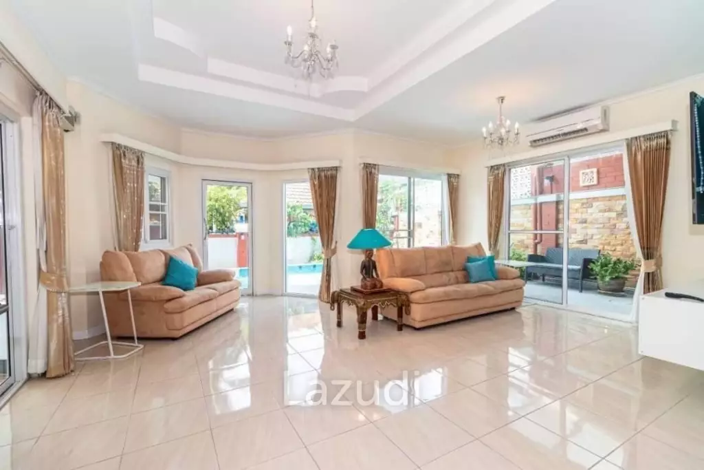 5 Bedrooms 4 Bathrooms 218 SQ.M Pool villa at Pattaya