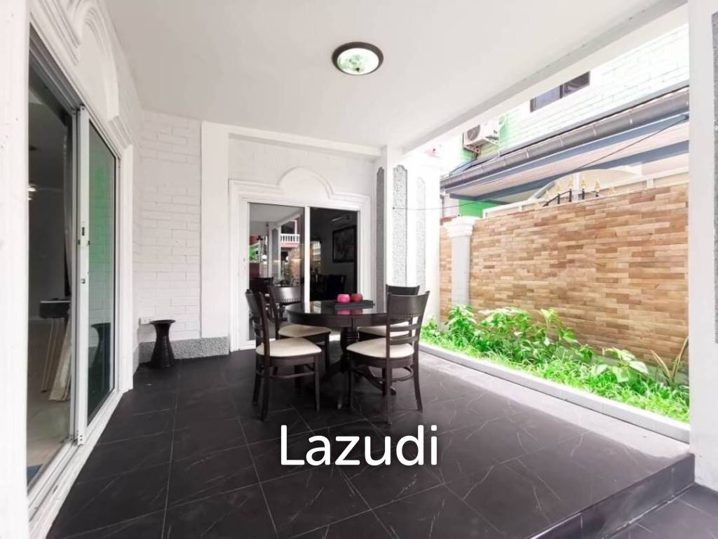 5 Bedrooms 4 Bathrooms 218 SQ.M Pool villa at Pattaya