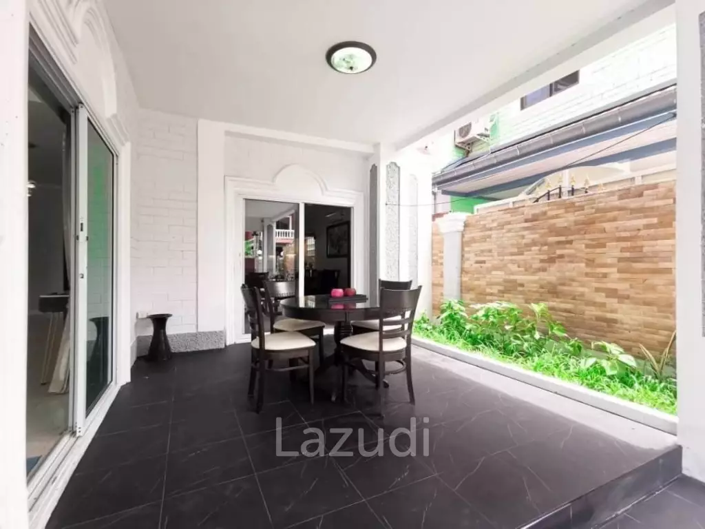 5 Bedrooms 4 Bathrooms 218 SQ.M Pool villa at Pattaya