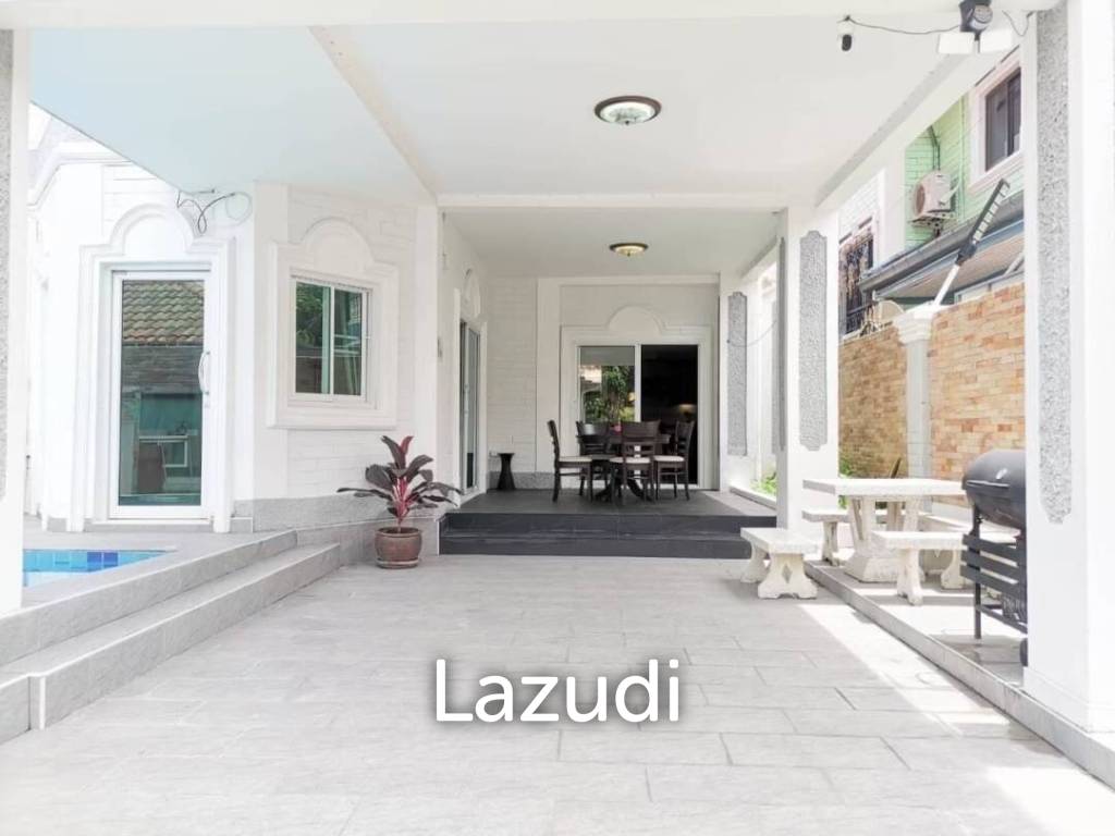 5 Bedrooms 4 Bathrooms 218 SQ.M Pool villa at Pattaya
