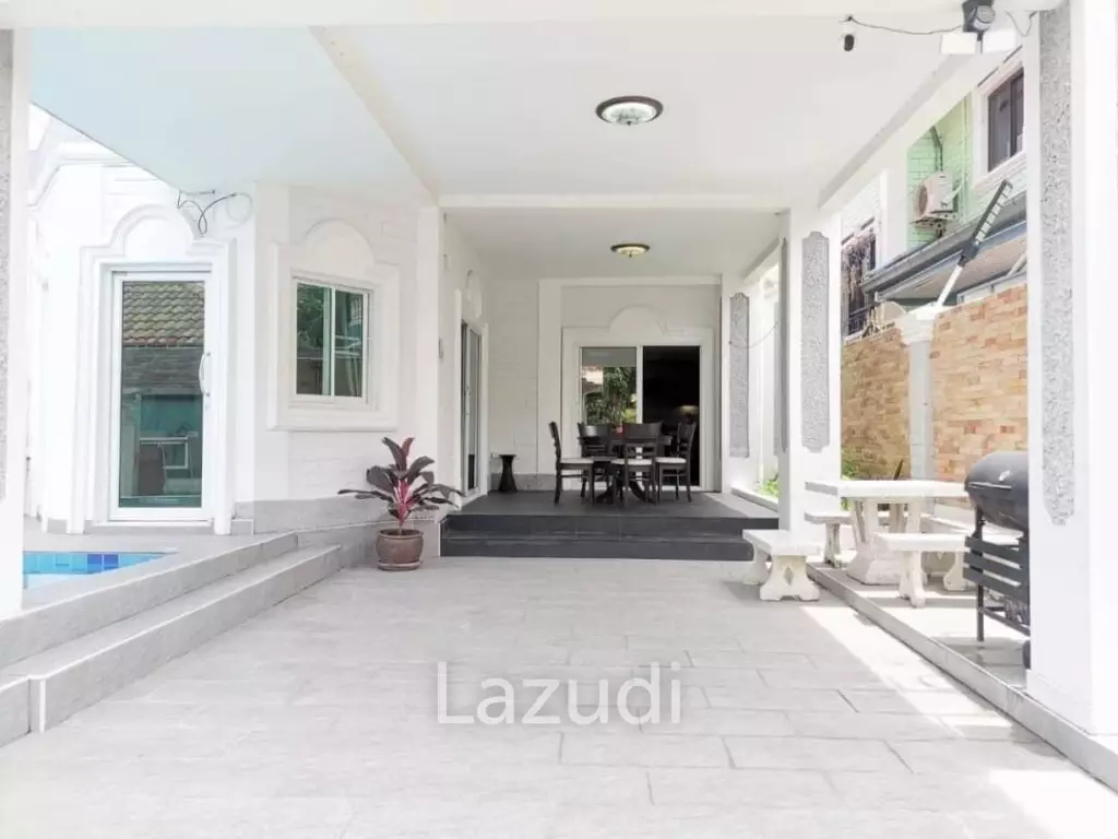 5 Bedrooms 4 Bathrooms 218 SQ.M Pool villa at Pattaya