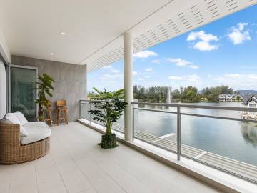 PENTHOUSE WITH MAGNIFICENT VIEW IN ANGSANA BEACHFRONT