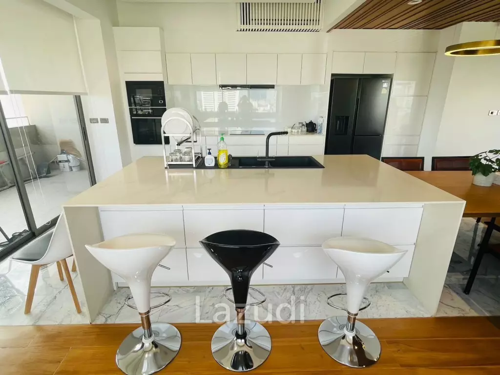 4 Bed 4 Bath 345 SQ.M Phatsana Garden