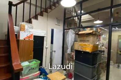 Commercial Building 252 SQ.M at Pratu Nam Market