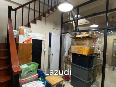 Commercial Building 252 SQ.M at Pratu Nam Market