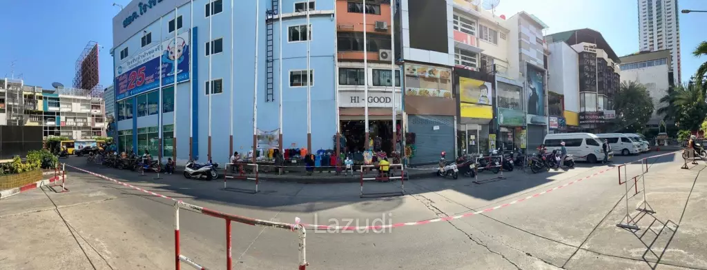 Commercial Building 252 SQ.M at Pratu Nam Market