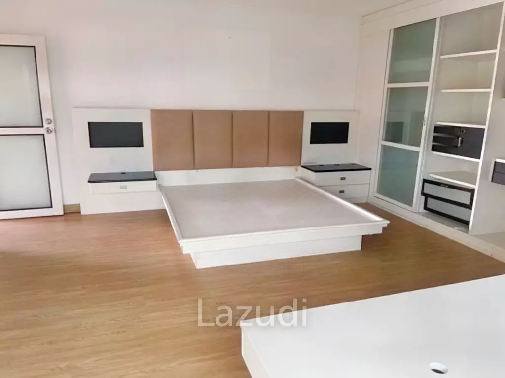 3 Bed 4 Bath 205 SQ.M La Maison Ruamrudee