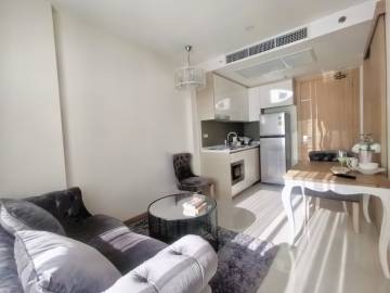 Seaview condo for sale at Riviera Jomtien