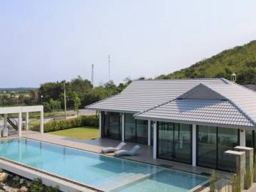 3 Bed 4 Bath VILLA HILL BY THONG SUK